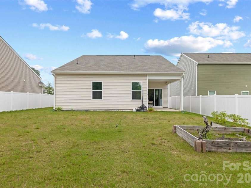 144 BABBLING BROOK Drive, Clayton, NC 27520.  MLS# CAR4414260, YatesRealty ID 43863. 