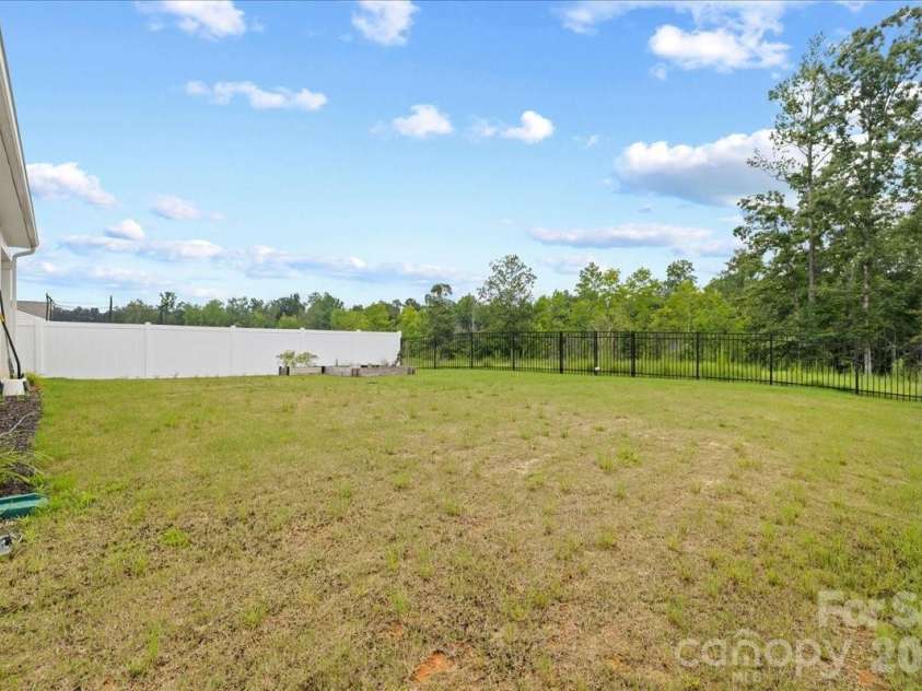 144 BABBLING BROOK Drive, Clayton, NC 27520.  MLS# CAR4414260, YatesRealty ID 43863. 