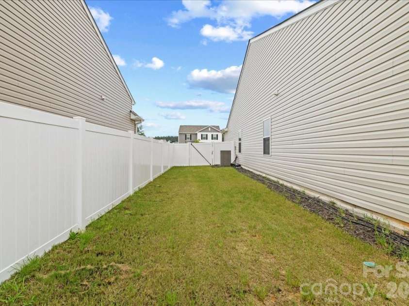 144 BABBLING BROOK Drive, Clayton, NC 27520.  MLS# CAR4414260, YatesRealty ID 43863. 