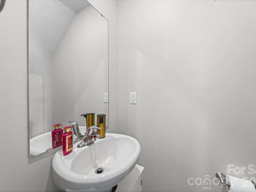 282 Aubrey Woods Drive, Kings Mountain, NC 28086.  MLS# CAR4406998, YatesRealty ID 43868. 