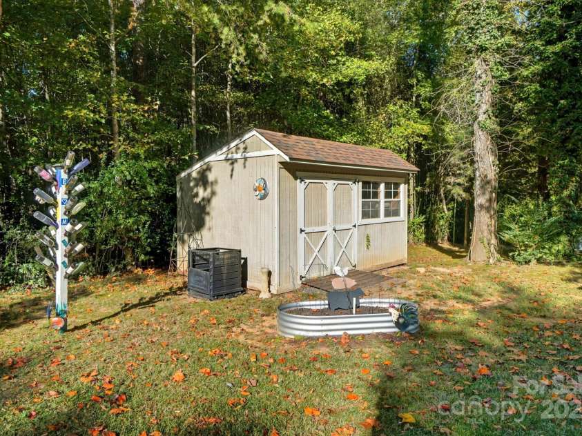 3633 Creek Ridge Drive, Denver, NC 28037.  MLS# CAR4311728, YatesRealty ID 4387. 