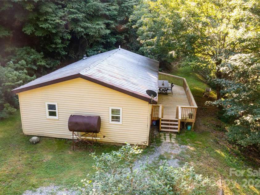 500 Chimney Log Road, Marshall, NC 28753.  MLS# CAR4171665, YatesRealty ID 4387. 