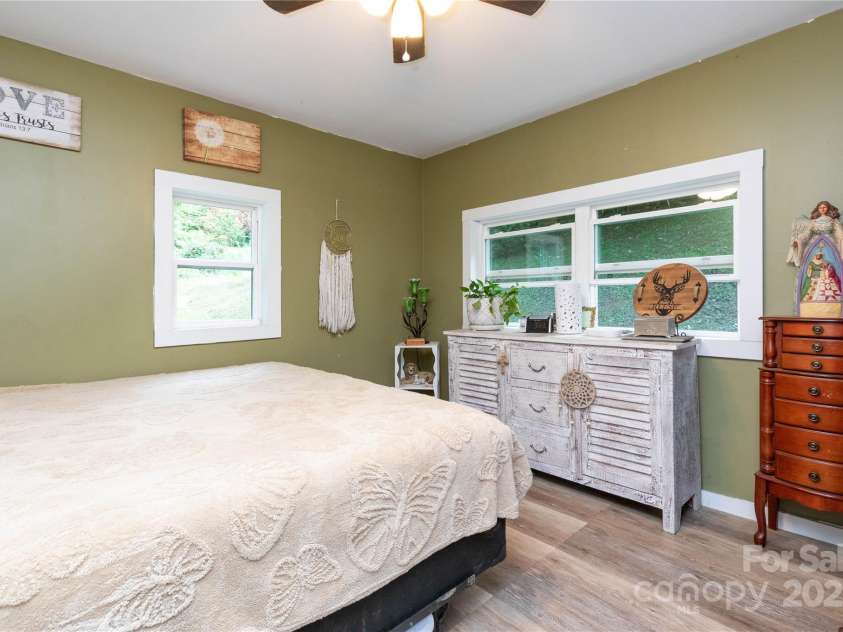 500 Chimney Log Road, Marshall, NC 28753.  MLS# CAR4171665, YatesRealty ID 4387. 