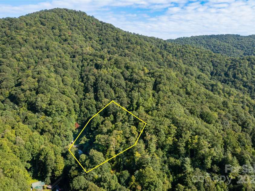 500 Chimney Log Road, Marshall, NC 28753.  MLS# CAR4171665, YatesRealty ID 4387. 