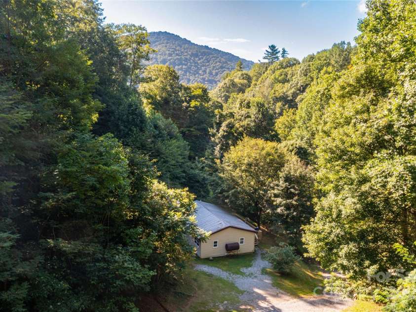 500 Chimney Log Road, Marshall, NC 28753.  MLS# CAR4171665, YatesRealty ID 4387. 
