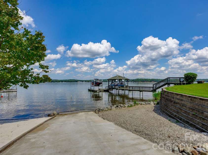 197 Smooth Rock Point, Ridgeway, SC 29130.  MLS# CAR4412081, YatesRealty ID 43870. Boat Ramp