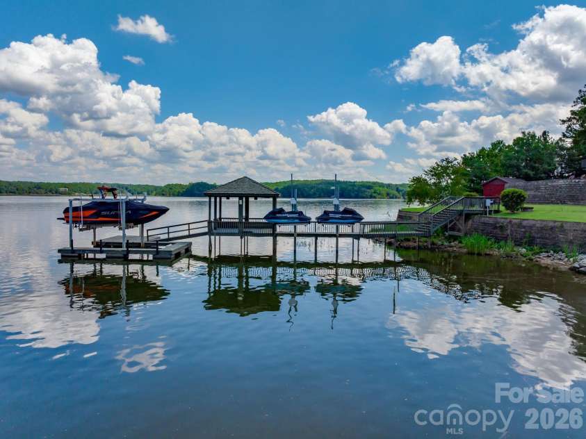 197 Smooth Rock Point, Ridgeway, SC 29130.  MLS# CAR4412081, YatesRealty ID 43870. Dock and Lifts
