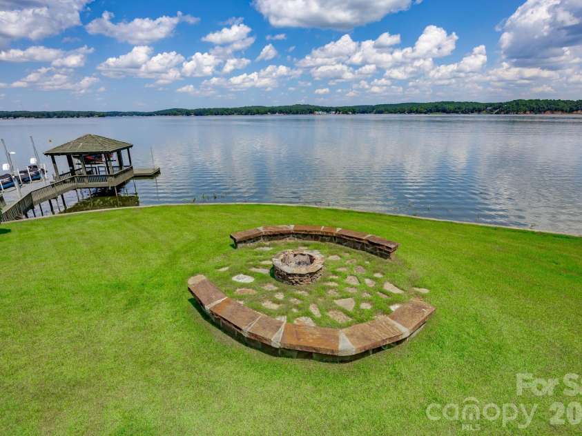197 Smooth Rock Point, Ridgeway, SC 29130.  MLS# CAR4412081, YatesRealty ID 43870. Fire Pit