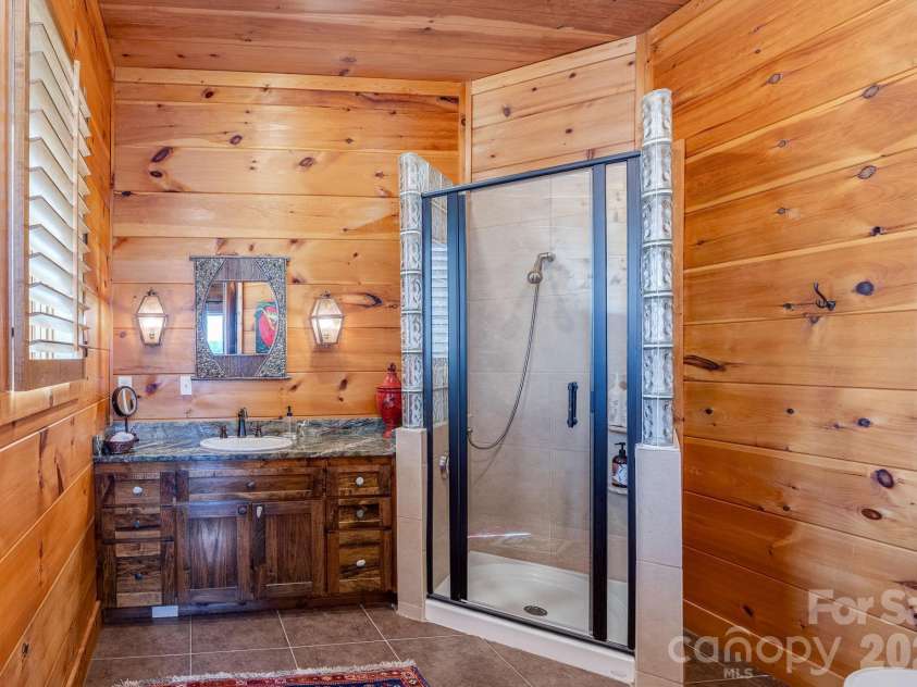 197 Smooth Rock Point, Ridgeway, SC 29130.  MLS# CAR4412081, YatesRealty ID 43870. Full Bath in  Bedroom 1 second level