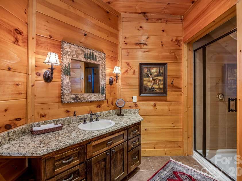 197 Smooth Rock Point, Ridgeway, SC 29130.  MLS# CAR4412081, YatesRealty ID 43870. Full Bath in  Bedroom 2 second floor