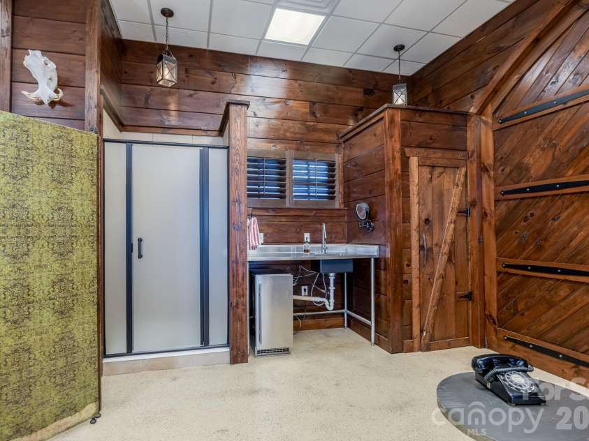 197 Smooth Rock Point, Ridgeway, SC 29130.  MLS# CAR4412081, YatesRealty ID 43870. Fully Finished Basement With Stand up Shower and Private Water Closet