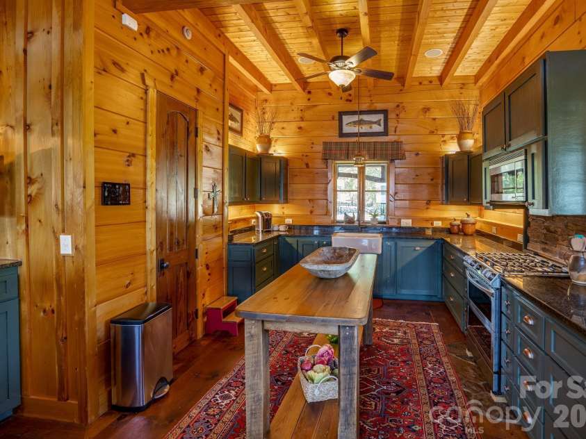 197 Smooth Rock Point, Ridgeway, SC 29130.  MLS# CAR4412081, YatesRealty ID 43870. Kitchen