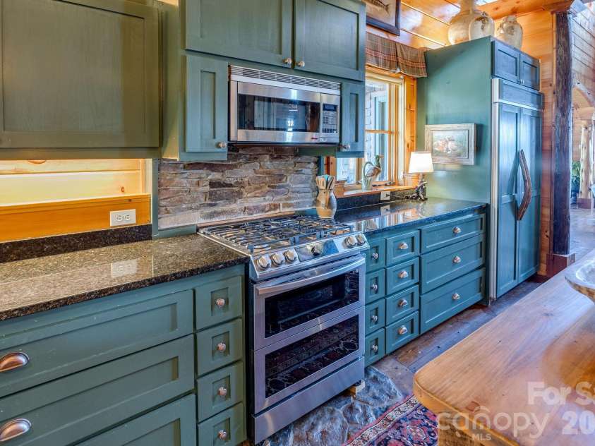 197 Smooth Rock Point, Ridgeway, SC 29130.  MLS# CAR4412081, YatesRealty ID 43870. Kitchen