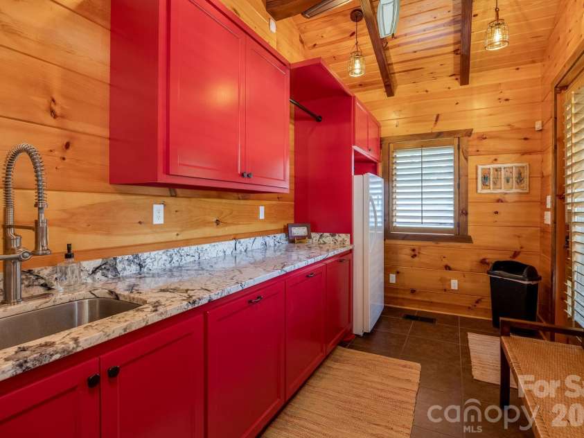 197 Smooth Rock Point, Ridgeway, SC 29130.  MLS# CAR4412081, YatesRealty ID 43870. Laundry Room Main Level