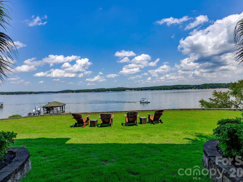 197 Smooth Rock Point, Ridgeway, SC 29130.  MLS# CAR4412081, YatesRealty ID 43870. WaterFront Sitting