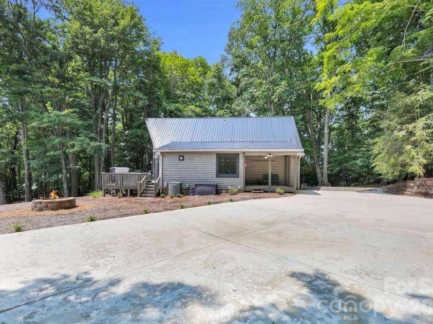 1416 Indian Lake Drive, West Jefferson, NC 28694.  MLS# CAR4413972, YatesRealty ID 43872. 