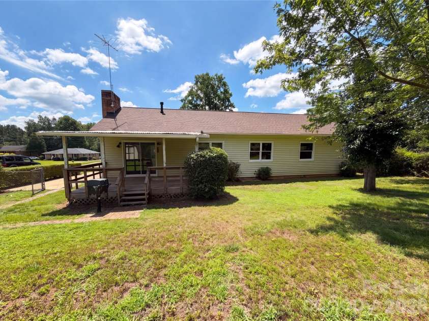 1034 Buckingham Avenue, Gastonia, NC 28054.  MLS# CAR4404589, YatesRealty ID 43873. 