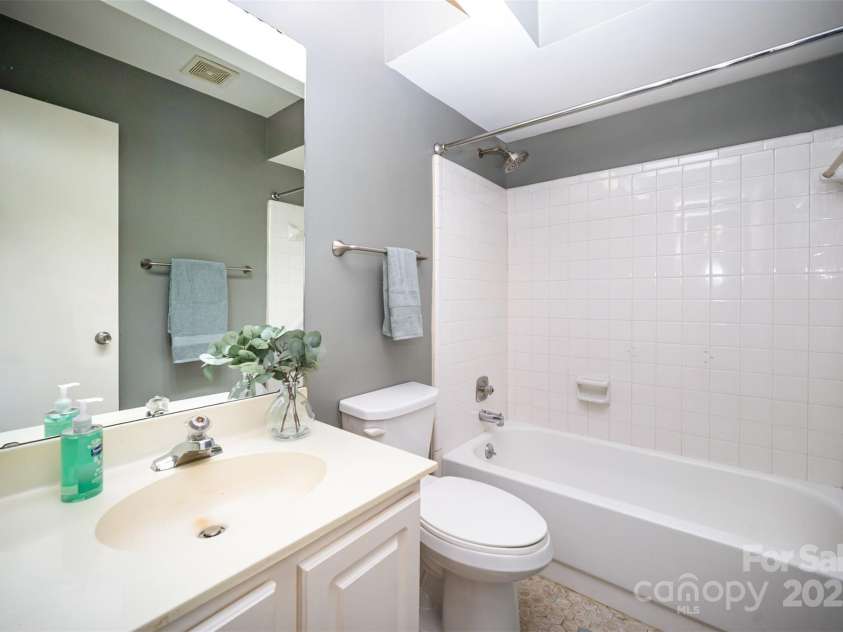 805 Sardis Cove Drive, Charlotte, NC 28270.  MLS# CAR4324694, YatesRealty ID 4388. Hall Full Bath