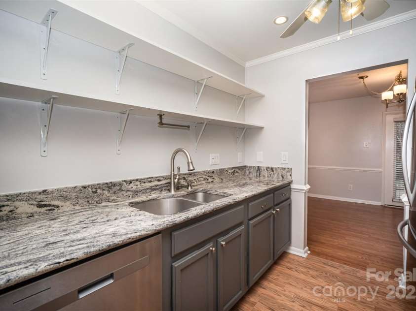 805 Sardis Cove Drive, Charlotte, NC 28270.  MLS# CAR4324694, YatesRealty ID 4388. Kitchen with shelves