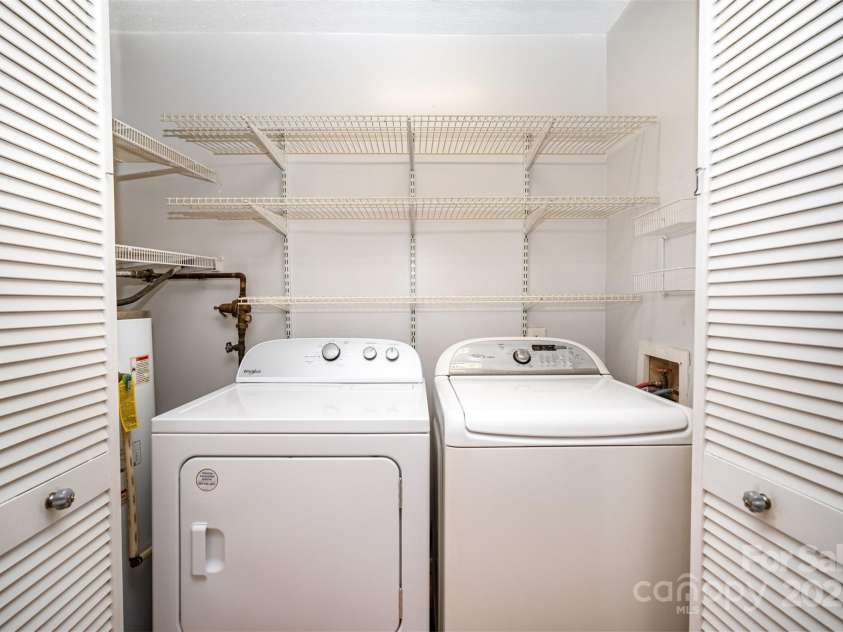 805 Sardis Cove Drive, Charlotte, NC 28270.  MLS# CAR4324694, YatesRealty ID 4388. Laundry