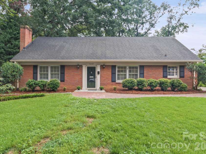 1210 Crescent Avenue, Gastonia, NC 28052.  MLS# CAR4411439, YatesRealty ID 43882. 