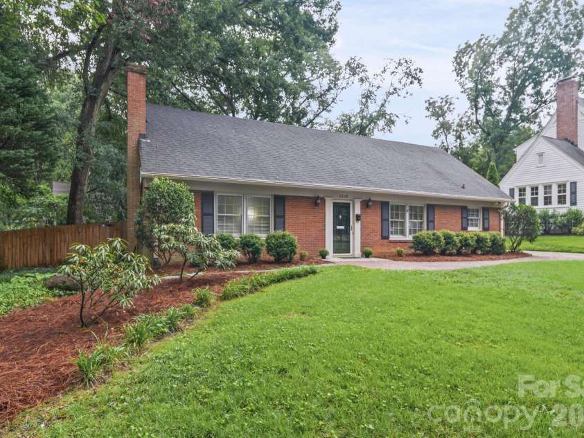 1210 Crescent Avenue, Gastonia, NC 28052.  MLS# CAR4411439, YatesRealty ID 43882. 
