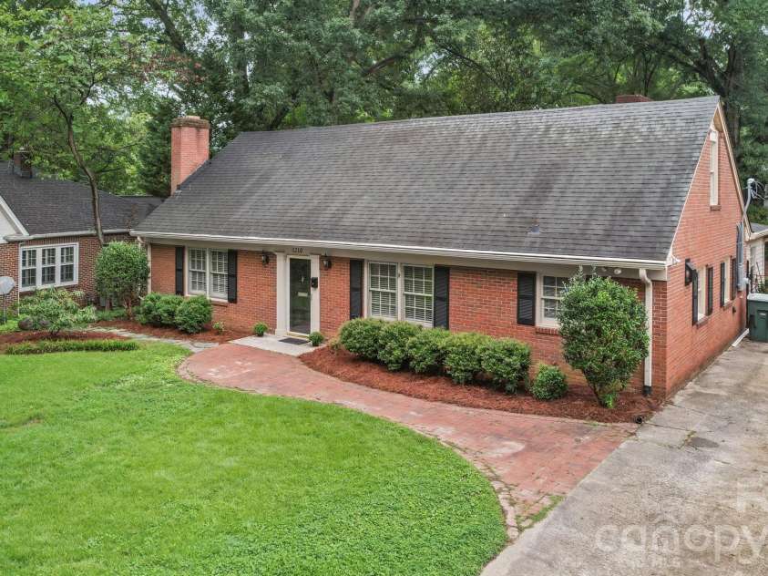 1210 Crescent Avenue, Gastonia, NC 28052.  MLS# CAR4411439, YatesRealty ID 43882. 