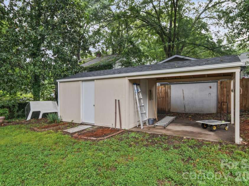 1210 Crescent Avenue, Gastonia, NC 28052.  MLS# CAR4411439, YatesRealty ID 43882. 