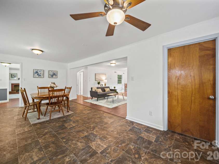 1210 Crescent Avenue, Gastonia, NC 28052.  MLS# CAR4411439, YatesRealty ID 43882. Breakfast Area