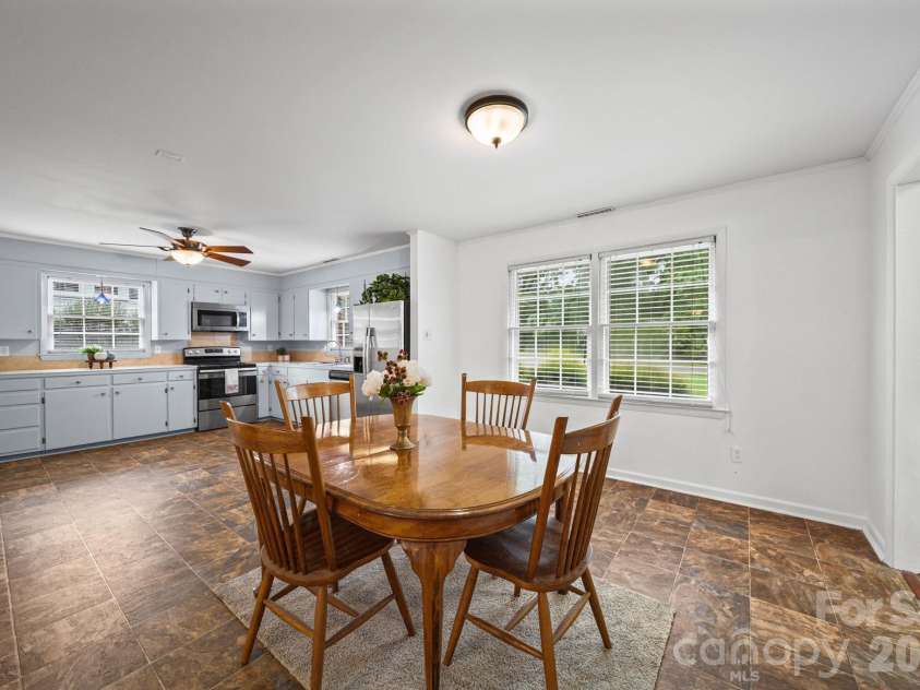 1210 Crescent Avenue, Gastonia, NC 28052.  MLS# CAR4411439, YatesRealty ID 43882. Breakfast Area