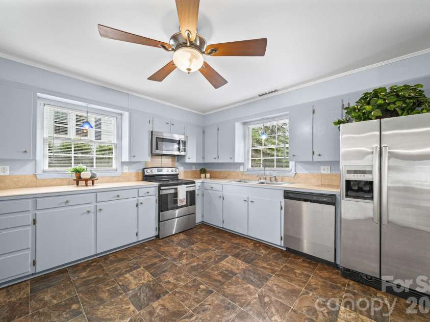 1210 Crescent Avenue, Gastonia, NC 28052.  MLS# CAR4411439, YatesRealty ID 43882. Kitchen