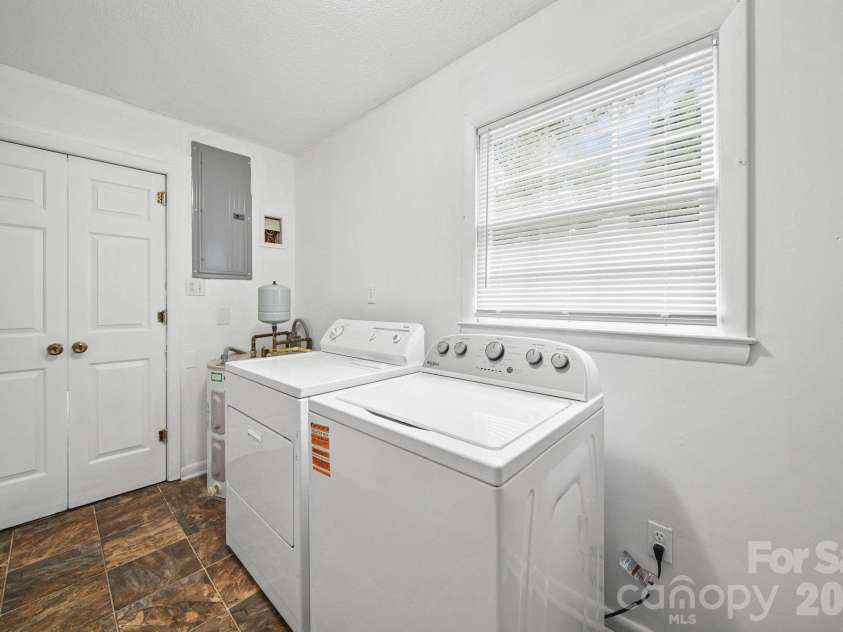 1210 Crescent Avenue, Gastonia, NC 28052.  MLS# CAR4411439, YatesRealty ID 43882. Laundry