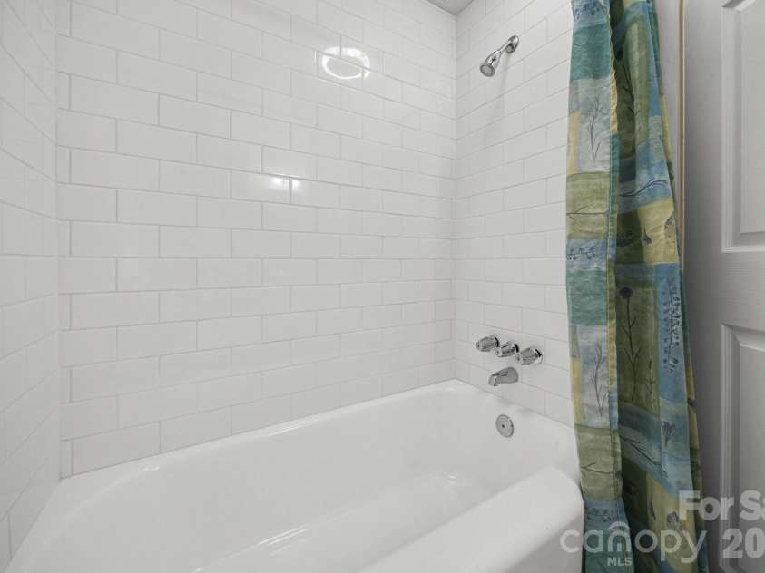 1210 Crescent Avenue, Gastonia, NC 28052.  MLS# CAR4411439, YatesRealty ID 43882. Upstairs Bath