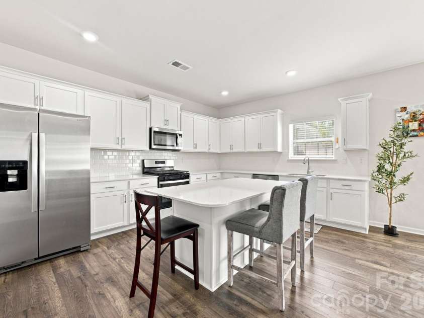 9251 Mackinaw Drive, Gastonia, NC 28056.  MLS# CAR4406439, YatesRealty ID 43884. 