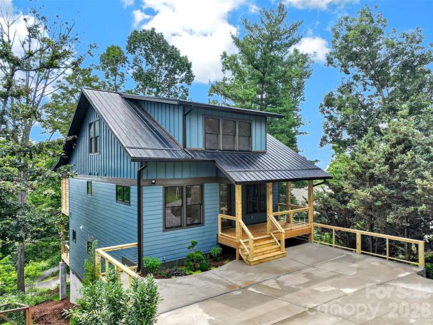 27 Denali Drive, Asheville, NC 28806.  MLS# CAR4411393, YatesRealty ID 43888. 