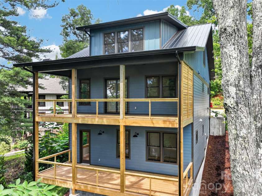 27 Denali Drive, Asheville, NC 28806.  MLS# CAR4411393, YatesRealty ID 43888. 