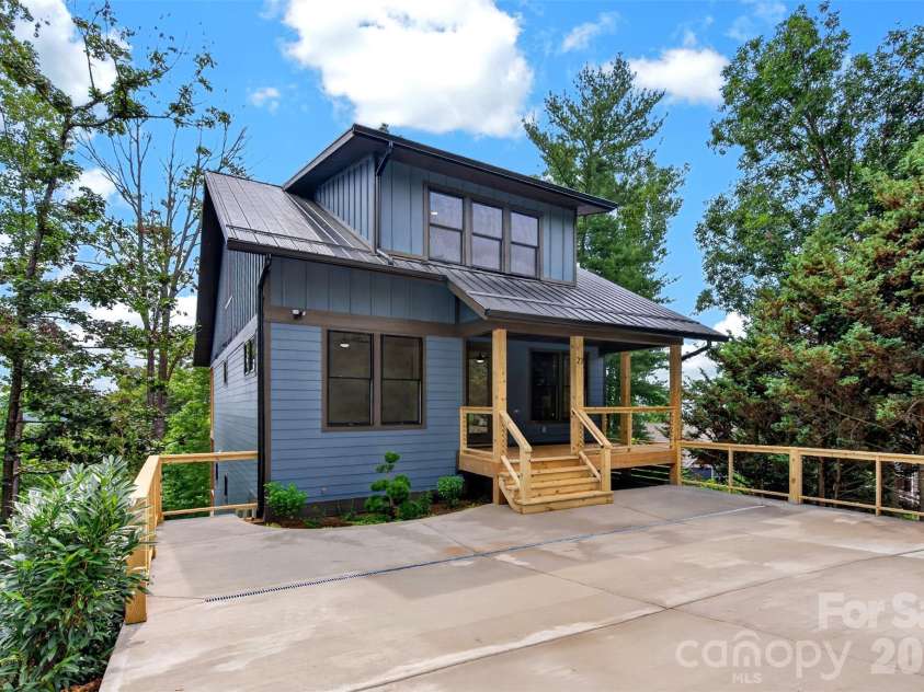 27 Denali Drive, Asheville, NC 28806.  MLS# CAR4411393, YatesRealty ID 43888. 
