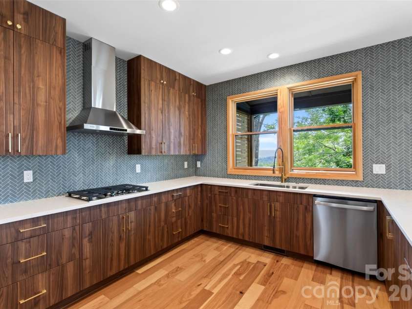 27 Denali Drive, Asheville, NC 28806.  MLS# CAR4411393, YatesRealty ID 43888. 