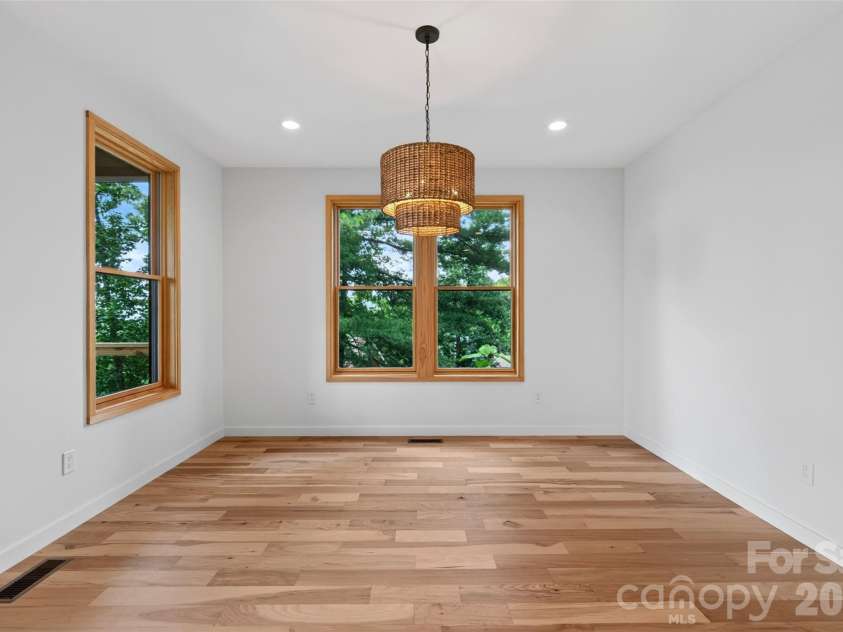 27 Denali Drive, Asheville, NC 28806.  MLS# CAR4411393, YatesRealty ID 43888. 
