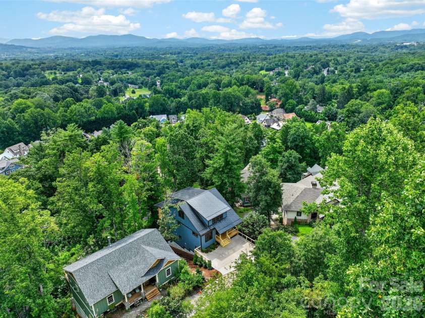 27 Denali Drive, Asheville, NC 28806.  MLS# CAR4411393, YatesRealty ID 43888. 