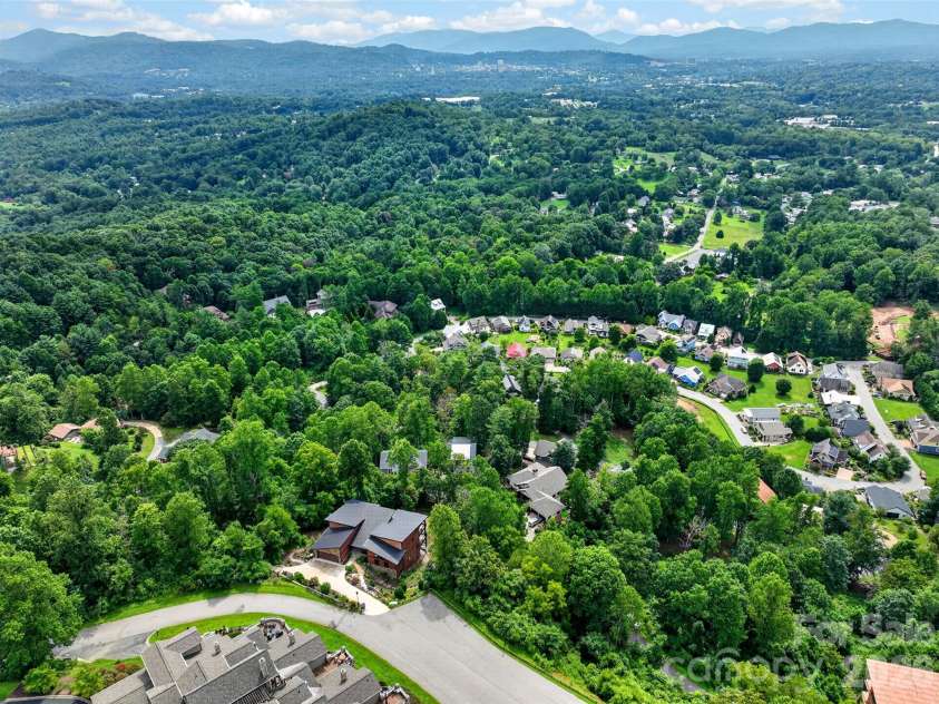 27 Denali Drive, Asheville, NC 28806.  MLS# CAR4411393, YatesRealty ID 43888. 