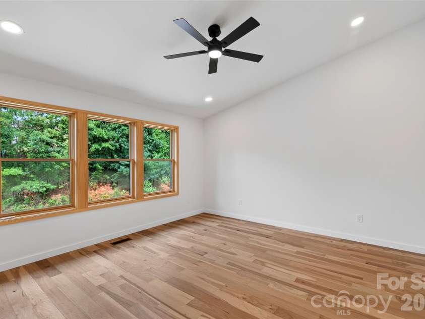 27 Denali Drive, Asheville, NC 28806.  MLS# CAR4411393, YatesRealty ID 43888. 