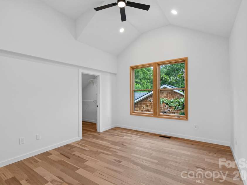 27 Denali Drive, Asheville, NC 28806.  MLS# CAR4411393, YatesRealty ID 43888. 