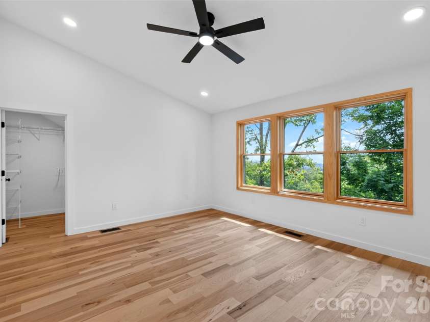 27 Denali Drive, Asheville, NC 28806.  MLS# CAR4411393, YatesRealty ID 43888. 