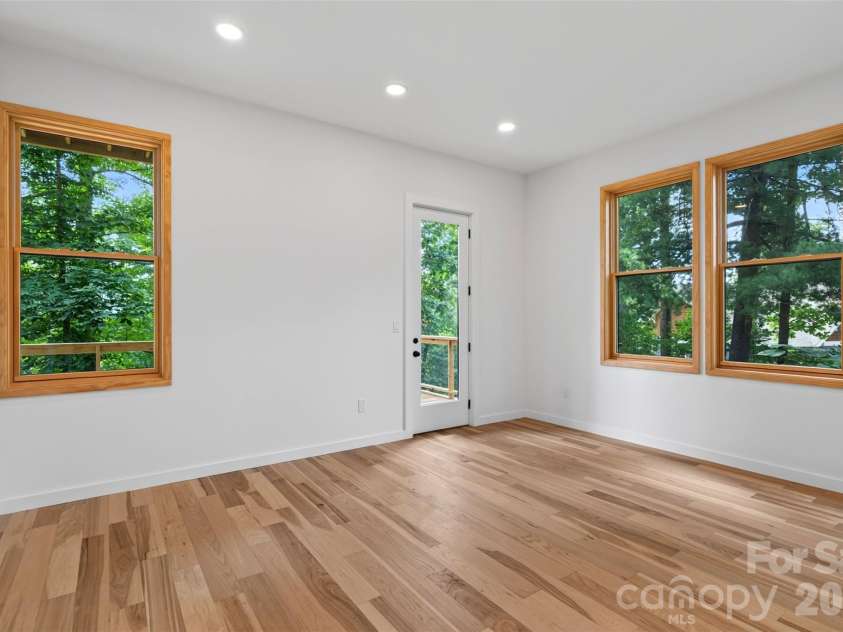 27 Denali Drive, Asheville, NC 28806.  MLS# CAR4411393, YatesRealty ID 43888. 