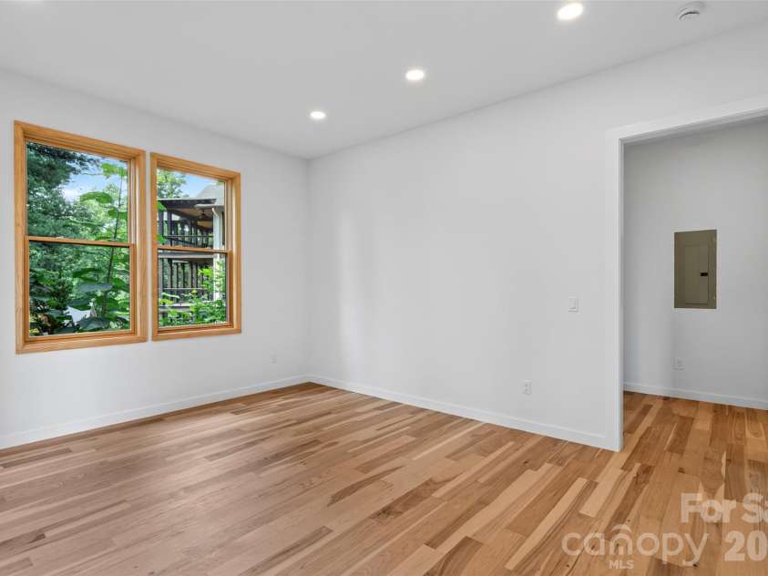 27 Denali Drive, Asheville, NC 28806.  MLS# CAR4411393, YatesRealty ID 43888. 