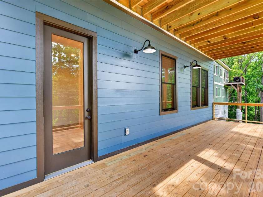 27 Denali Drive, Asheville, NC 28806.  MLS# CAR4411393, YatesRealty ID 43888. 