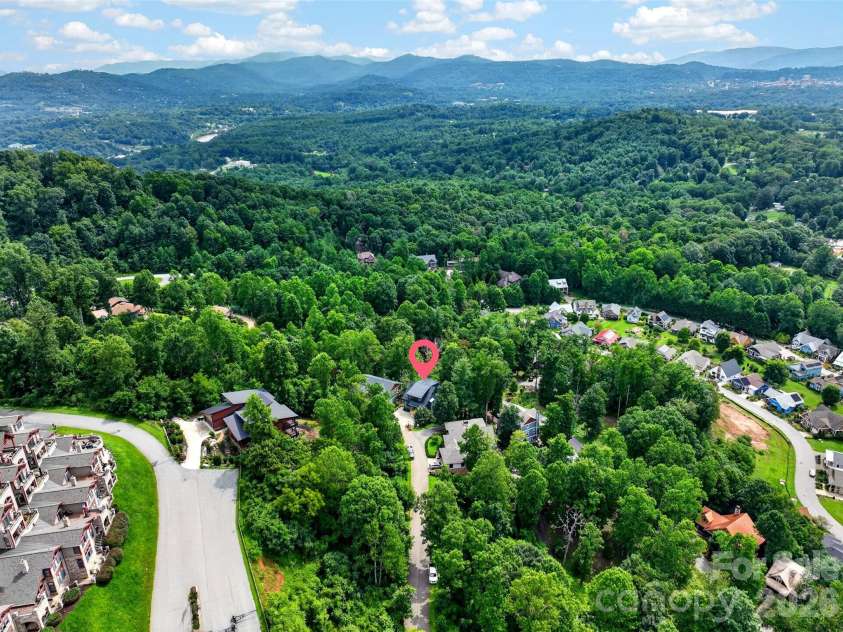 27 Denali Drive, Asheville, NC 28806.  MLS# CAR4411393, YatesRealty ID 43888. 