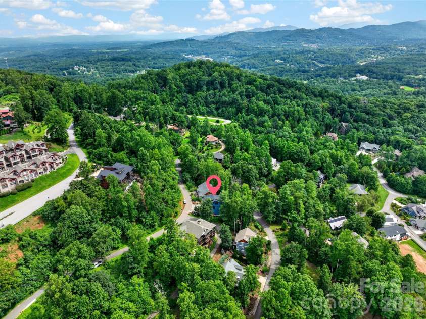 27 Denali Drive, Asheville, NC 28806.  MLS# CAR4411393, YatesRealty ID 43888. 