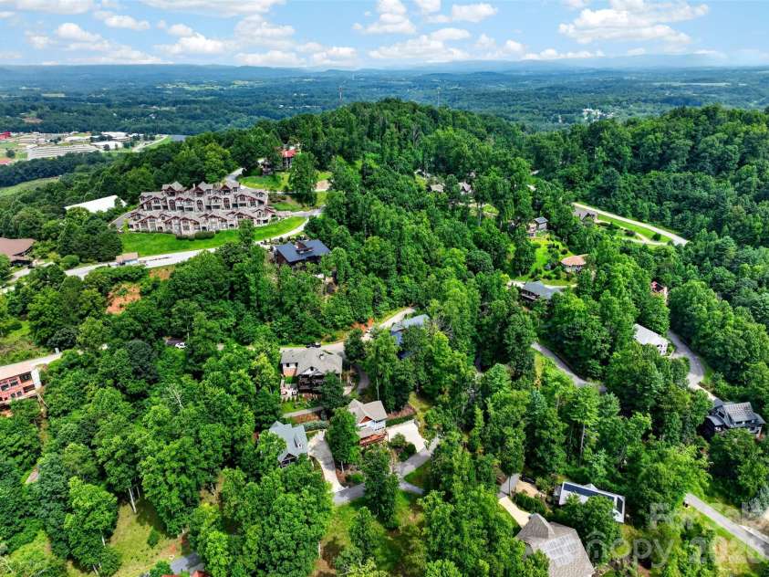 27 Denali Drive, Asheville, NC 28806.  MLS# CAR4411393, YatesRealty ID 43888. 